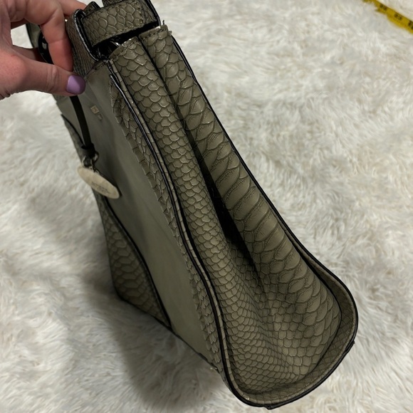 Guess Georgie satchel Olive green with Crossbody Strap Snake Skin Print - Picture 8 of 16